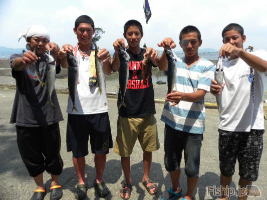 伊勢の柴田様率いる海星高校野球部の4名 三重県のアカカマスの船釣り情報